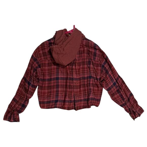 American Eagle Red Cropped Flannel with Hoodie - Picture 5 of 5